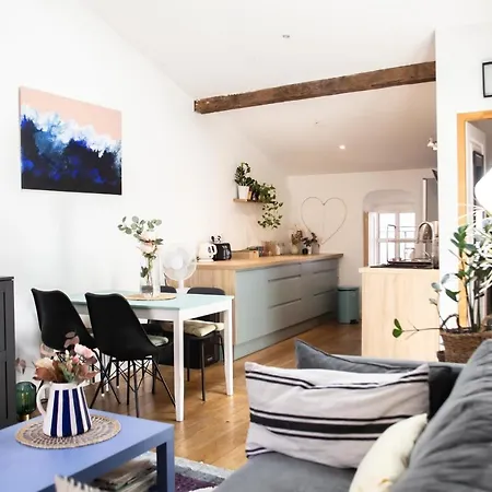Apartment Rare Gem 2 Steps From The Heart Of *